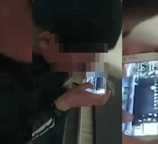 半月谈想毁掉一个农村娃就给他一部手机